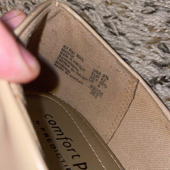 Tan patent leather heels size 9 1/2 from Predictions - Picture 7 of 13